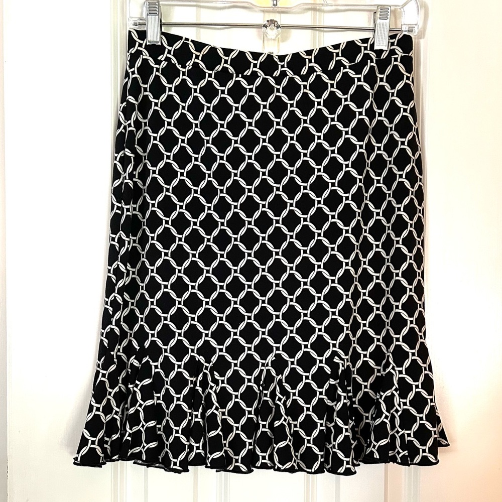 White House Black Market Black & White Geometric Ruffle Hem Skirt | Size Small